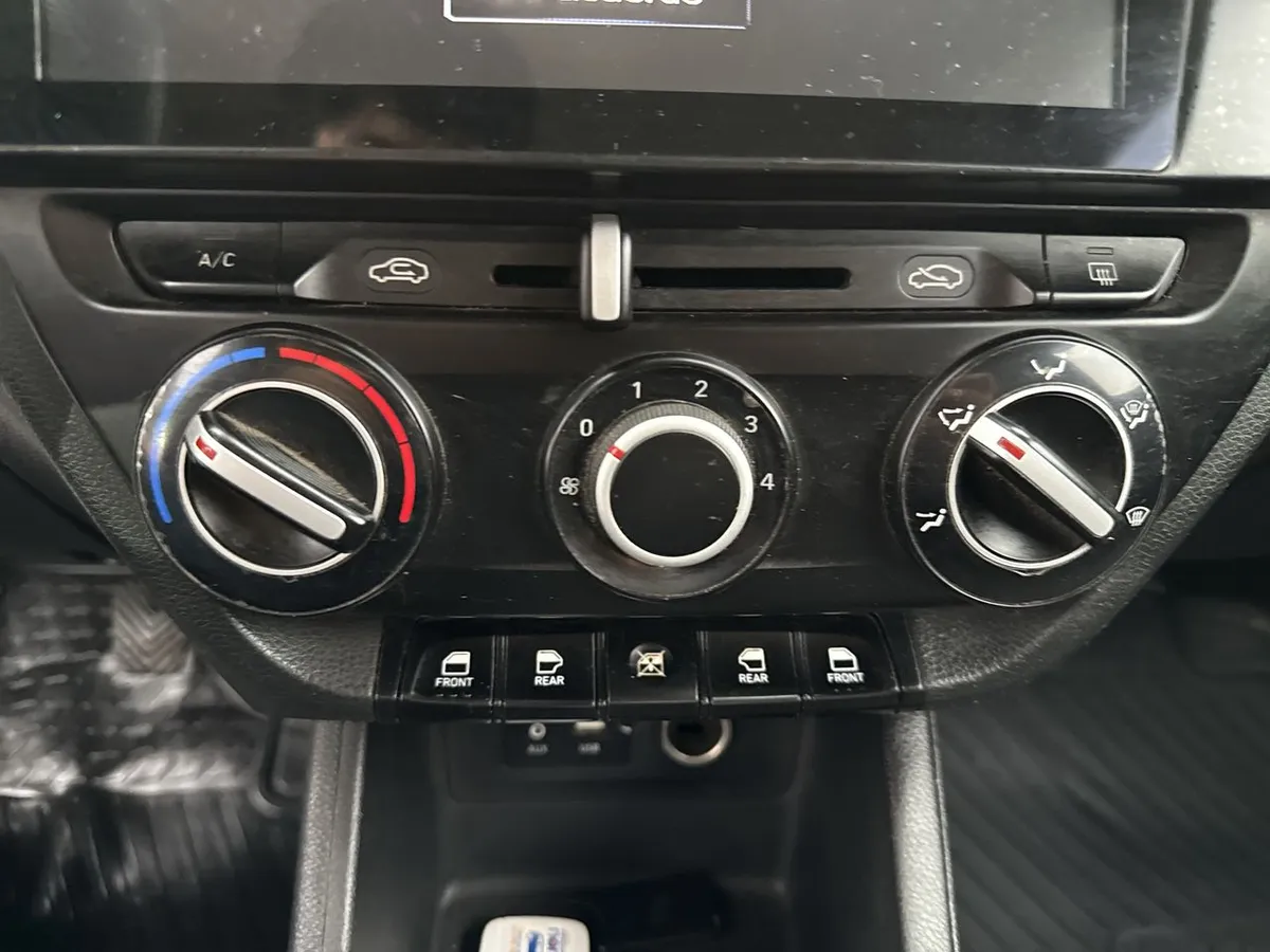 Hyundai Verna 1.4 Cb Plus 4x2 Mt5 4p año 2021
