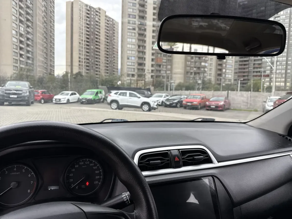 Hyundai Verna 1.4 Cb Plus 4x2 Mt5 4p año 2021