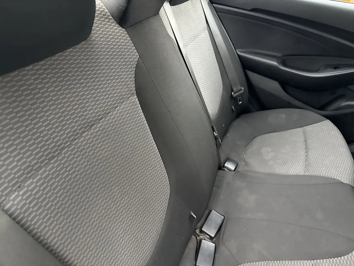 Hyundai Verna 1.4 Cb Plus 4x2 Mt5 4p año 2021