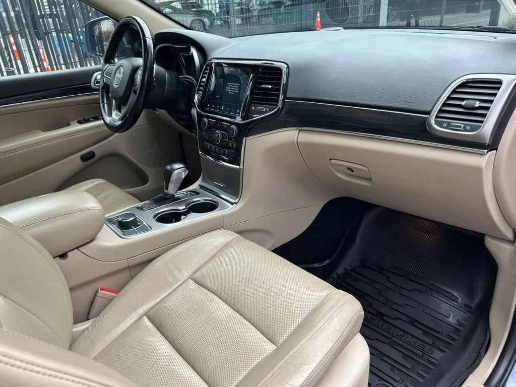 Jeep Grand Cherokee 3.6 Limited 4wd At 5p año 2021