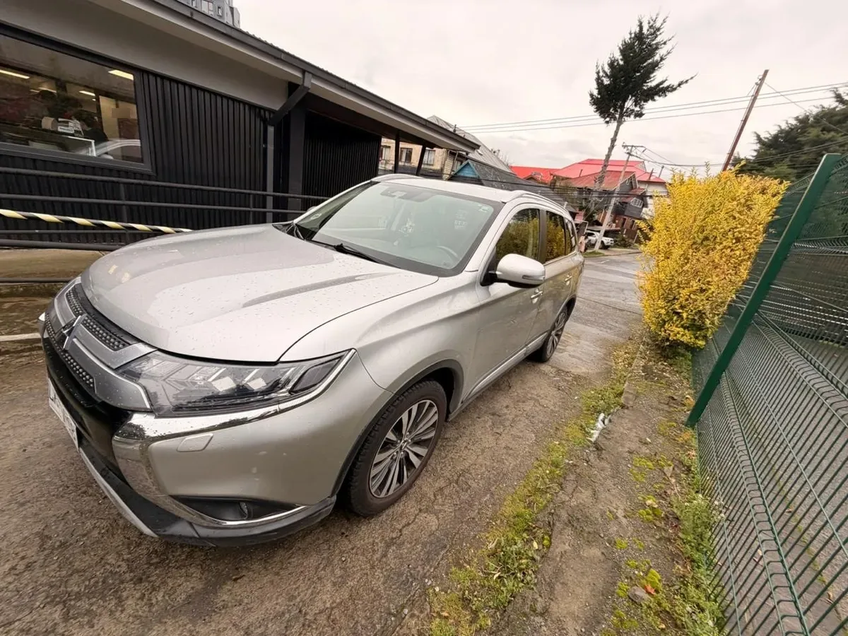 Mitsubishi Outlander 2.0 Phev At 4x4 Hibrido año 2019