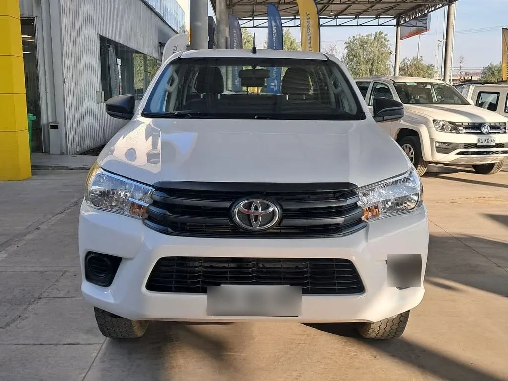 Toyota Hilux Dx 2.4 Mt 4x2 año 2021