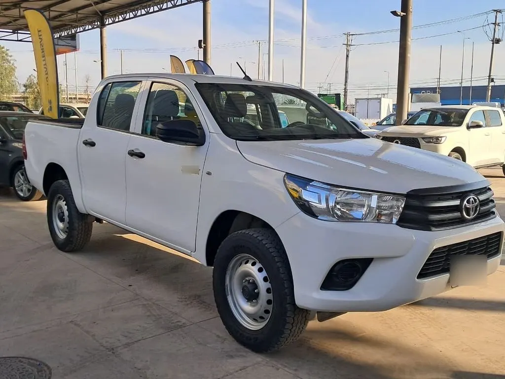 Toyota Hilux Dx 2.4 Mt 4x2 año 2021