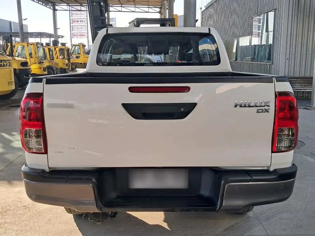 Toyota Hilux Dx 2.4 Mt 4x2 año 2021