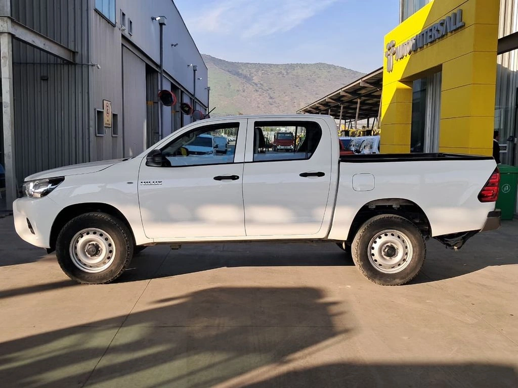 Toyota Hilux Dx 2.4 Mt 4x2 año 2021