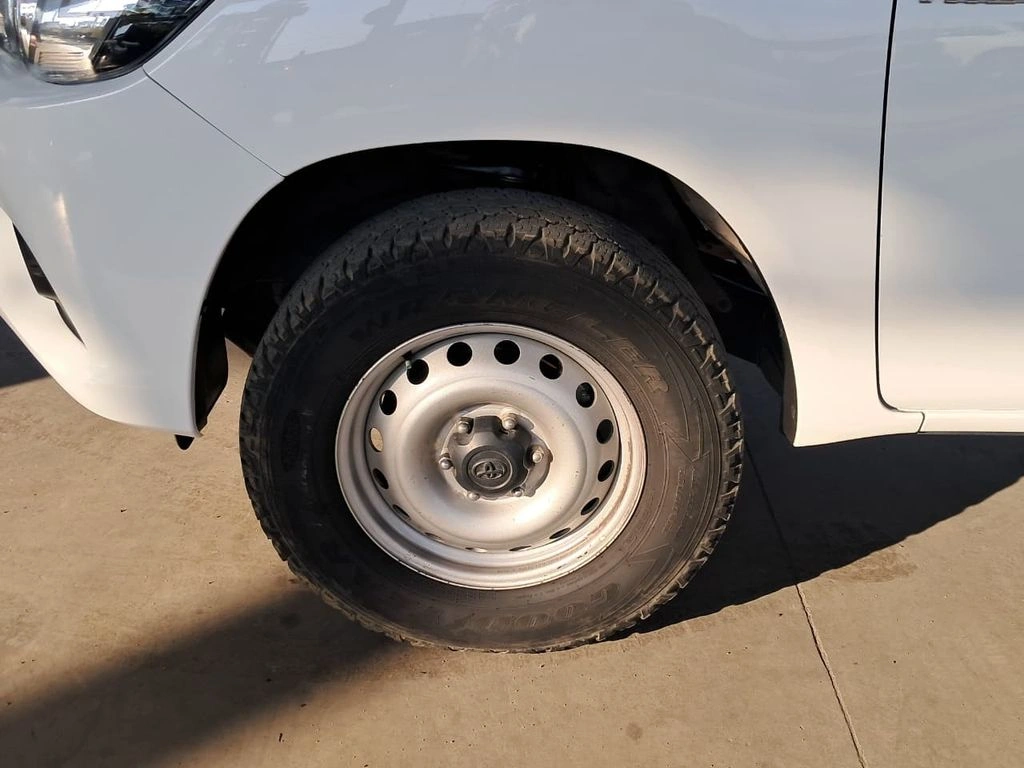 Toyota Hilux Dx 2.4 Mt 4x2 año 2021