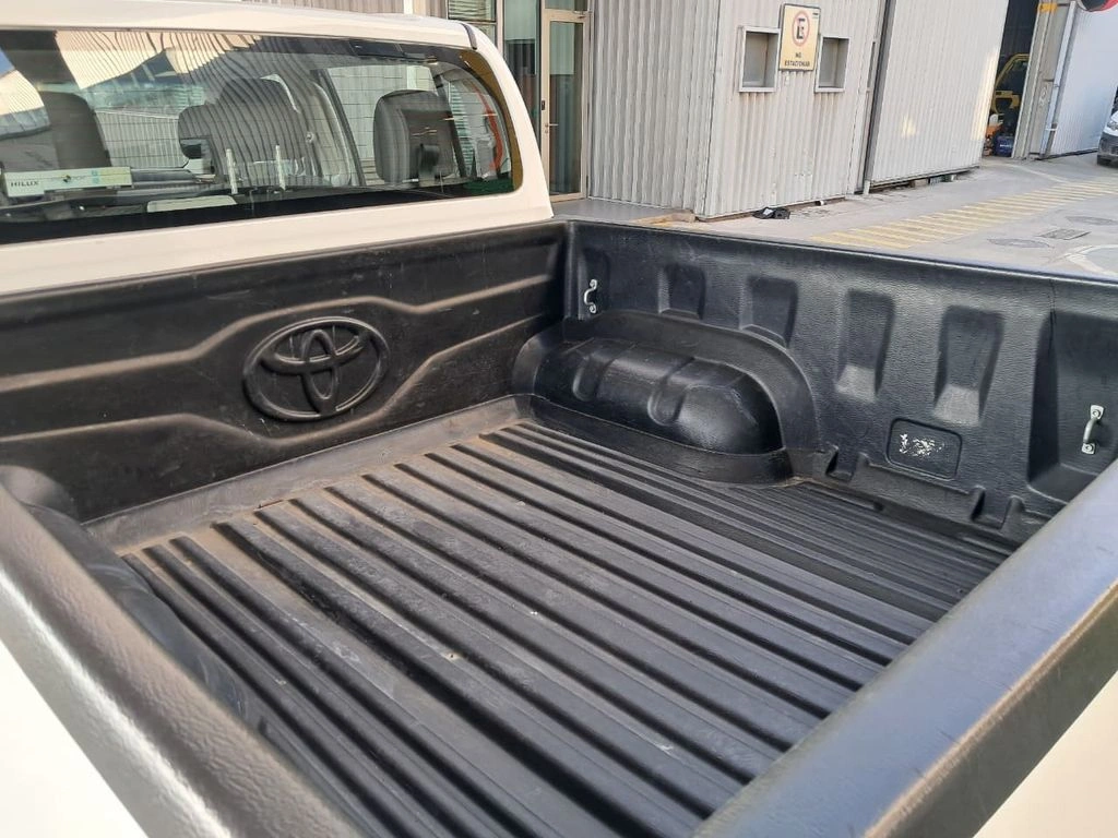 Toyota Hilux Dx 2.4 Mt 4x2 año 2021