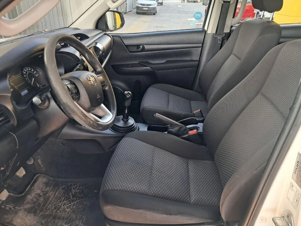 Toyota Hilux Dx 2.4 Mt 4x2 año 2021