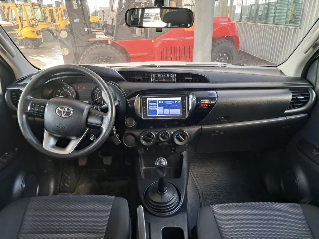 Toyota Hilux Dx 2.4 Mt 4x2 año 2021
