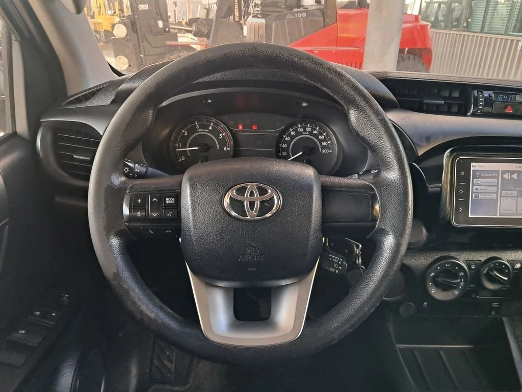 Toyota Hilux Dx 2.4 Mt 4x2 año 2021