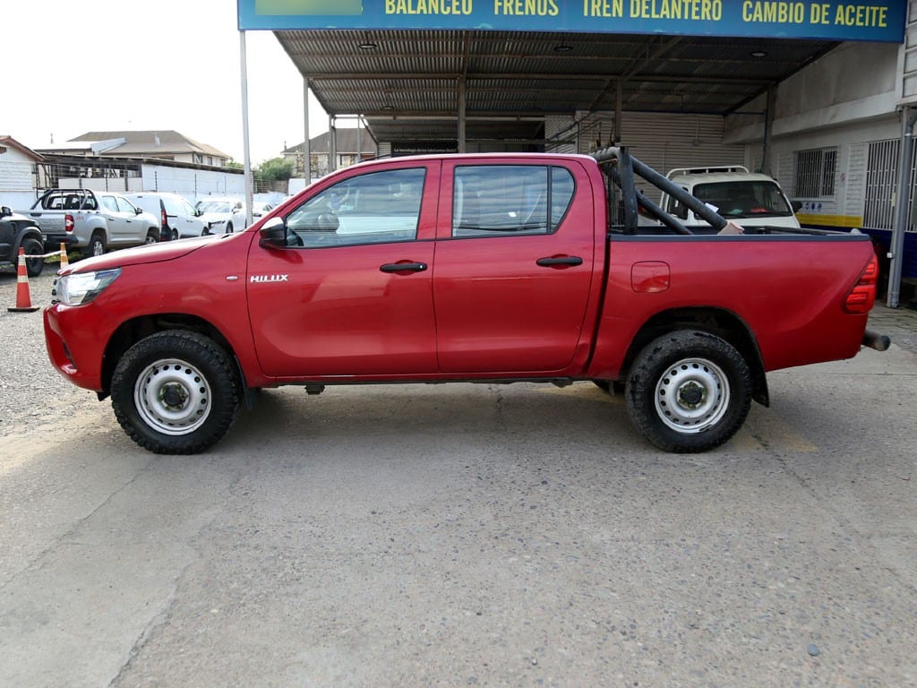 Toyota Hilux D Cab Dx 4x4 2.4 año 2022