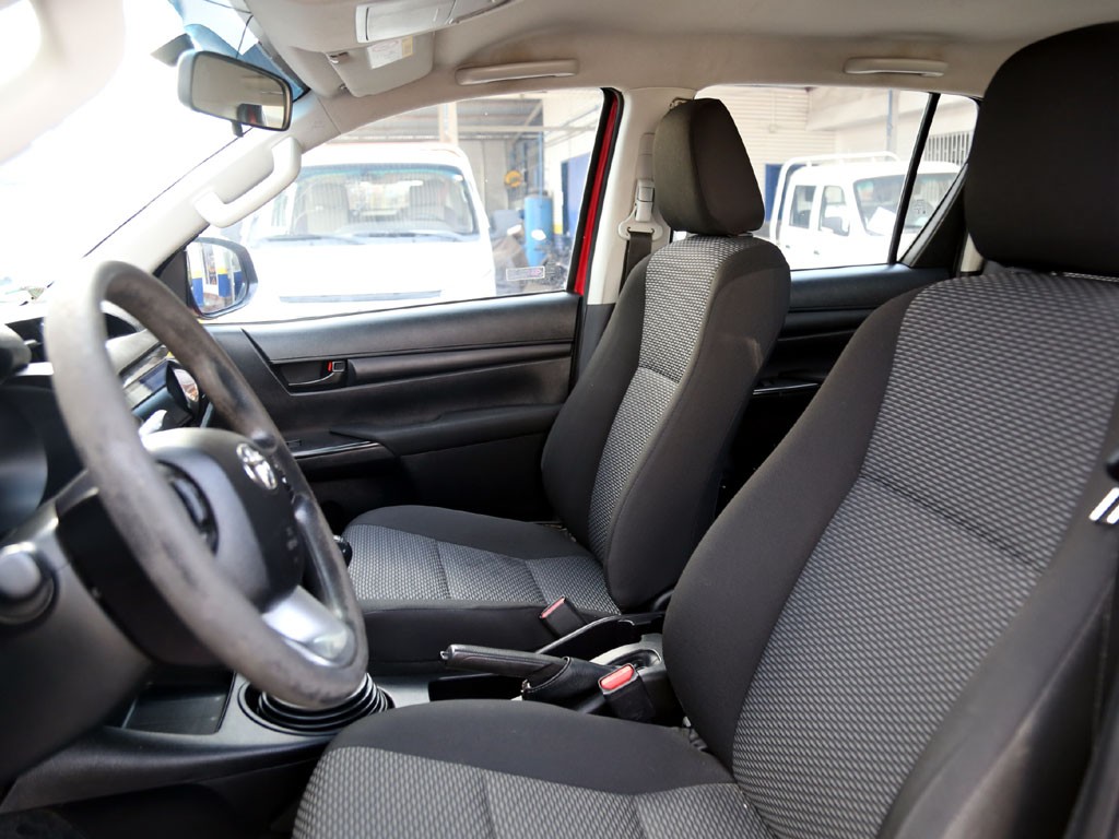 Toyota Hilux D Cab Dx 4x4 2.4 año 2022