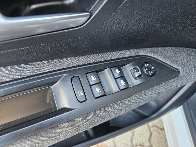 Peugeot 3008 3008 Puretech 1.2l año 2022