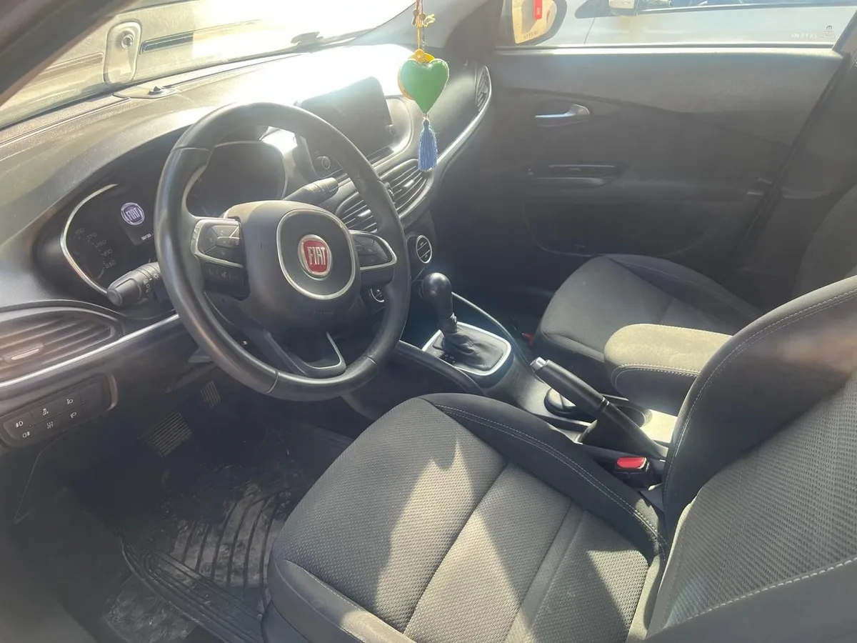 FIAT TIPO 1.6 Lounge At año 2020