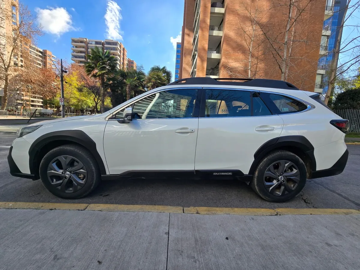 SUBARU OUTBACK 2.5 Awd Field Edition At 4x4 año 2021
