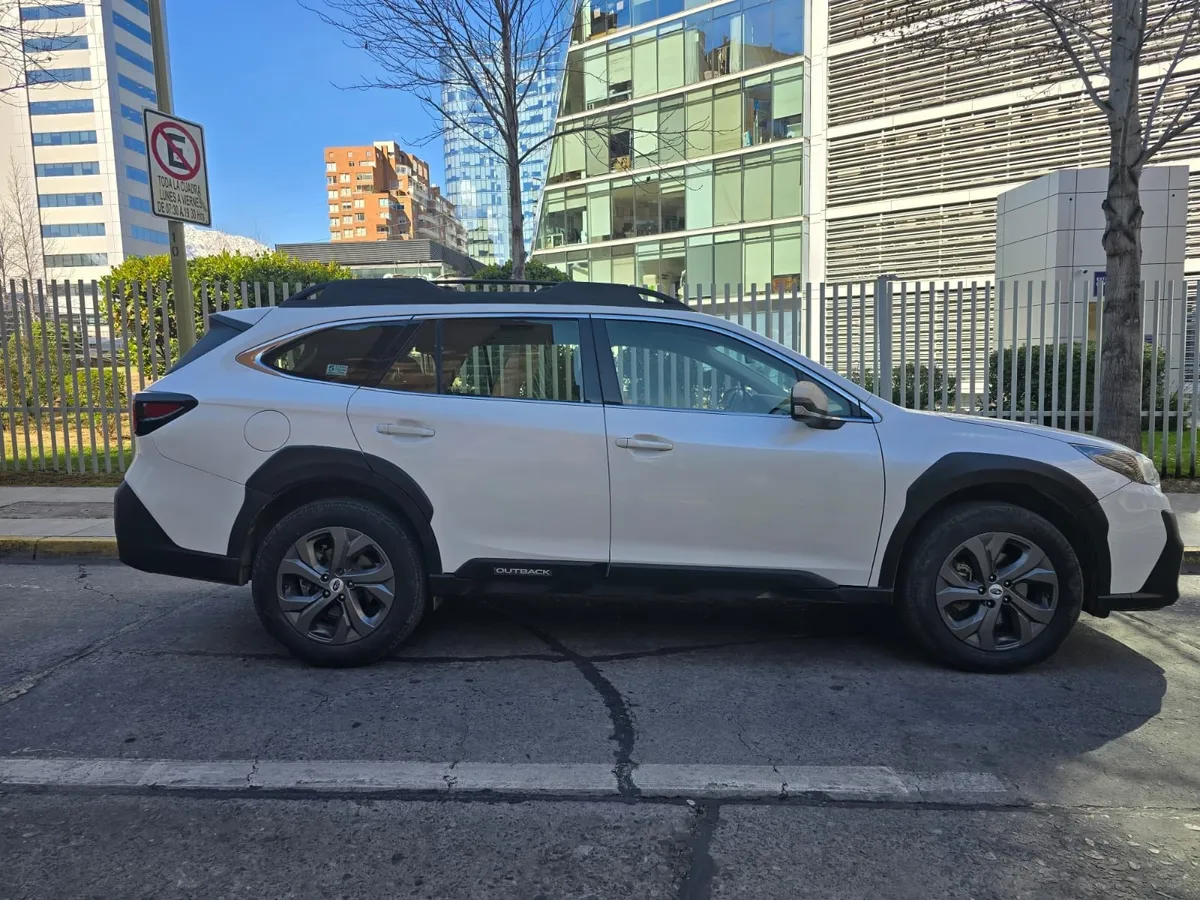 SUBARU OUTBACK 2.5 Awd Field Edition At 4x4 año 2021