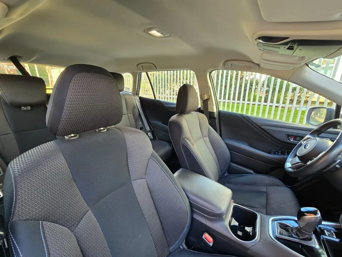 SUBARU OUTBACK 2.5 Awd Field Edition At 4x4 año 2021