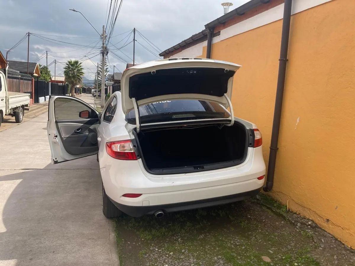 RENAULT FLUENCE 2.0 Authentique Mt año 2012