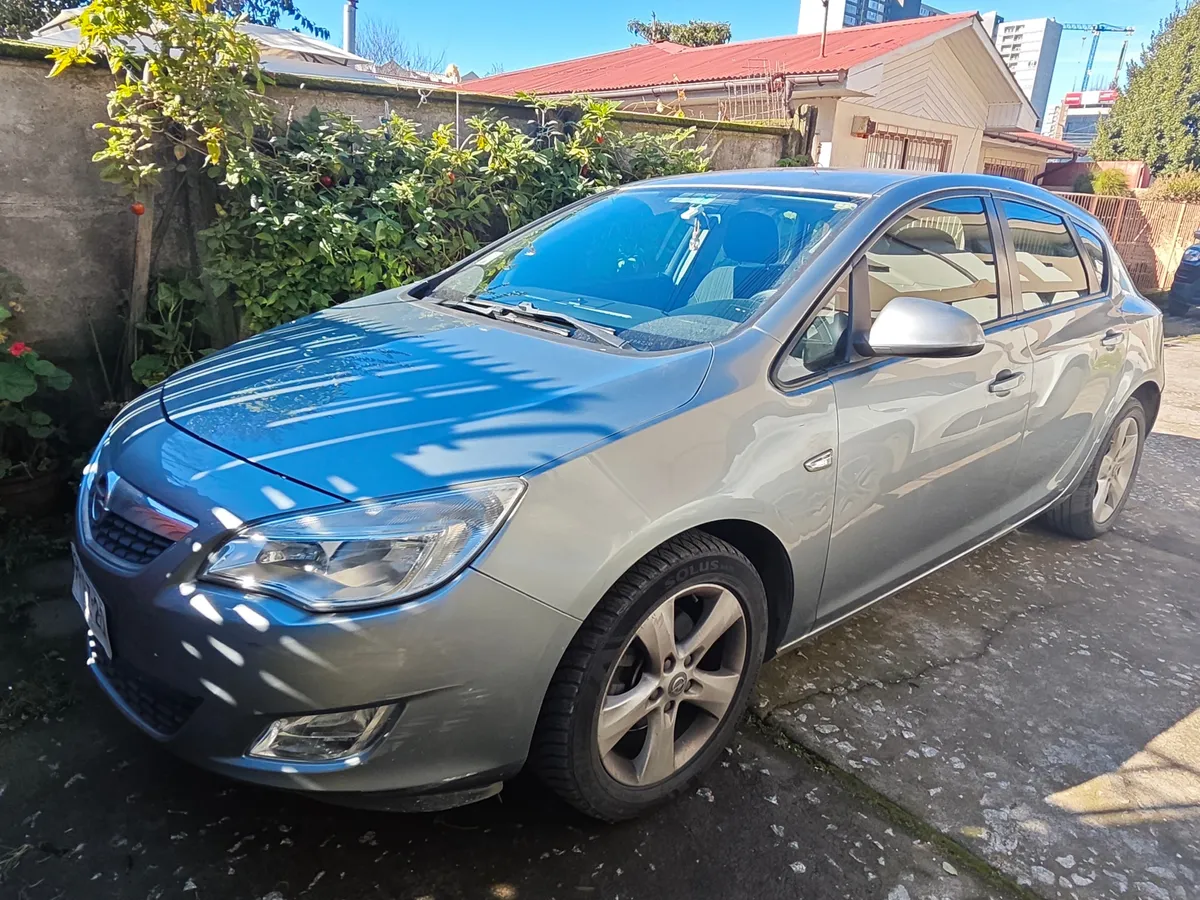 OPEL ASTRA 1.6 Iii Cosmo Hb5d At año 2013