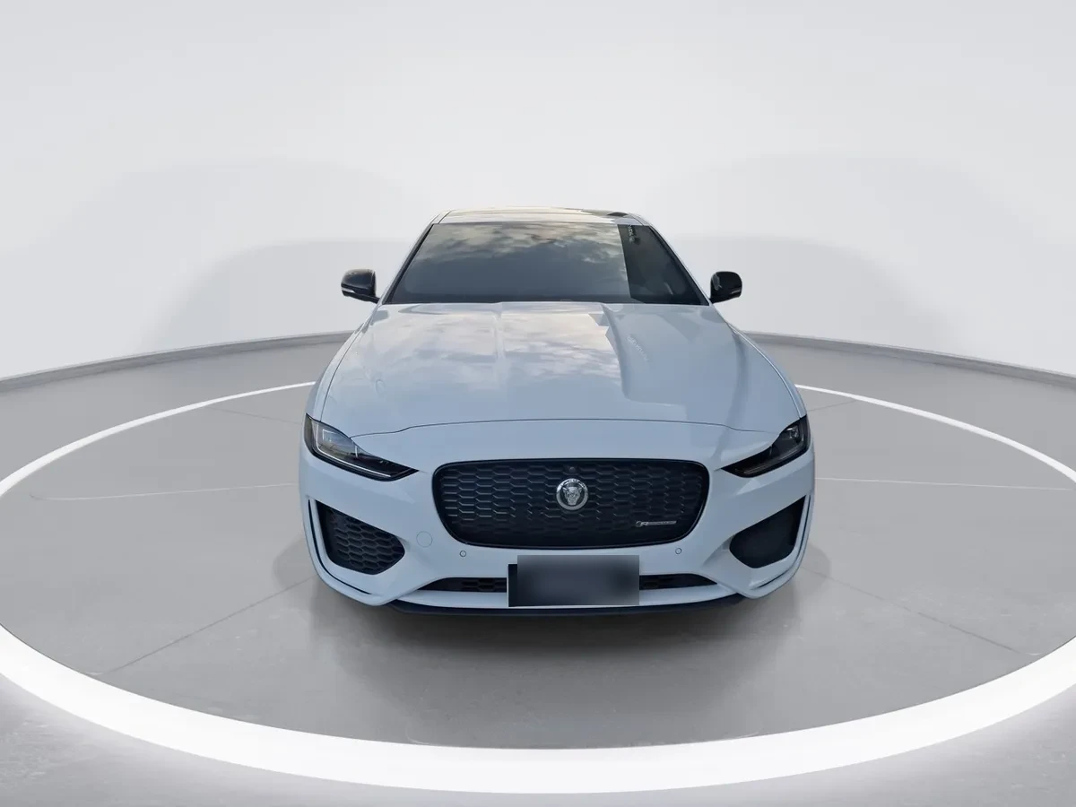Jaguar Xe 2.0 R Dynamic 4x2 At año 2025
