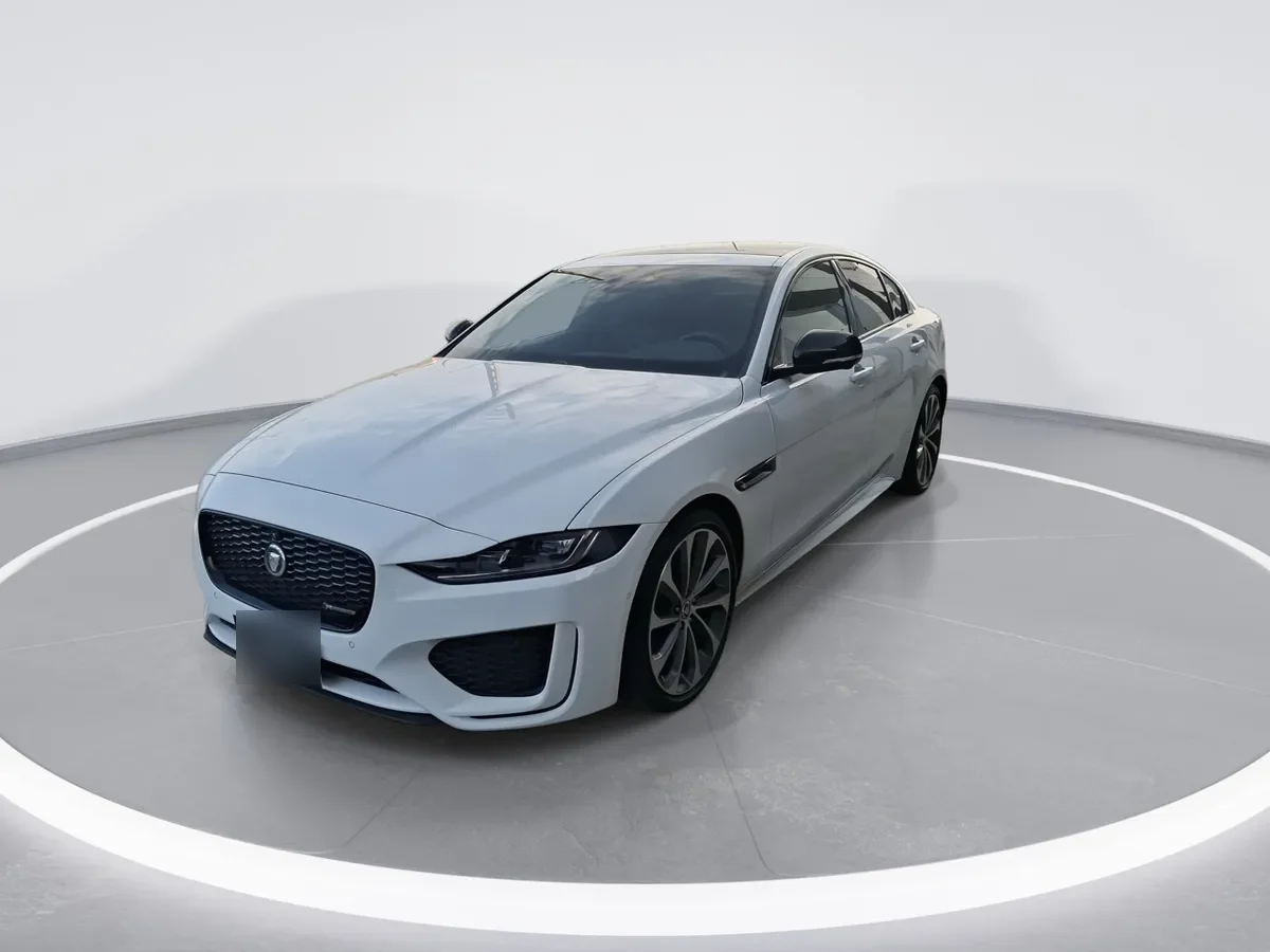 Jaguar Xe 2.0 R Dynamic 4x2 At año 2025