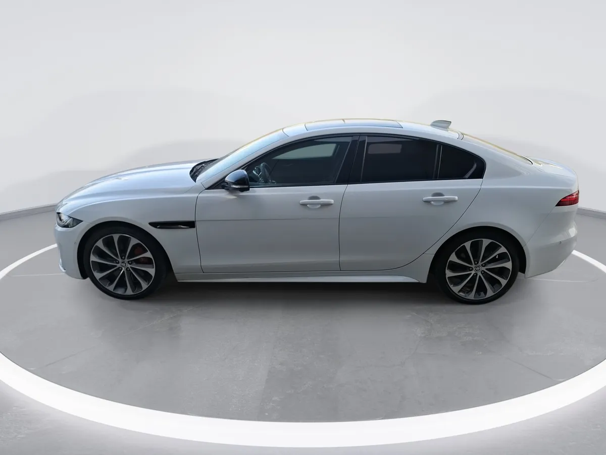 Jaguar Xe 2.0 R Dynamic 4x2 At año 2025