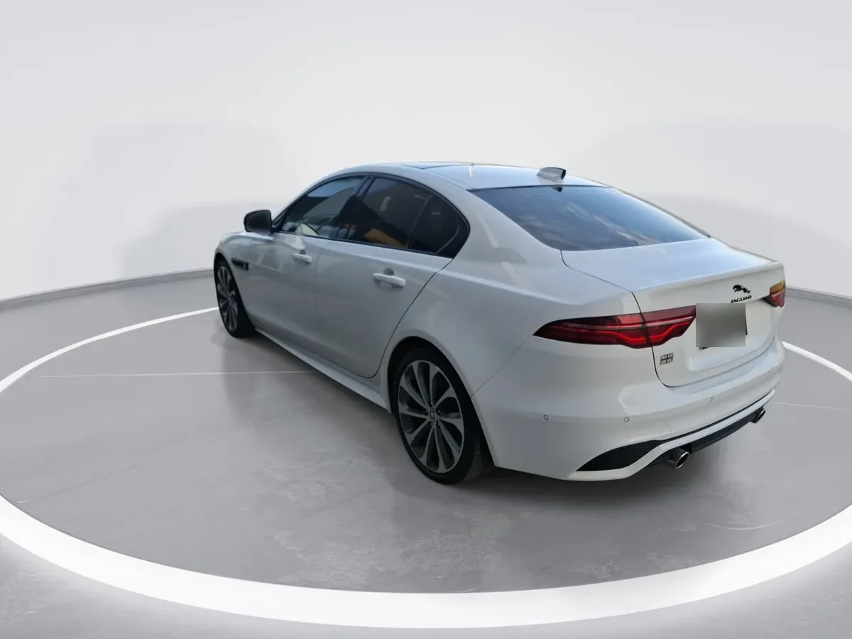 Jaguar Xe 2.0 R Dynamic 4x2 At año 2025