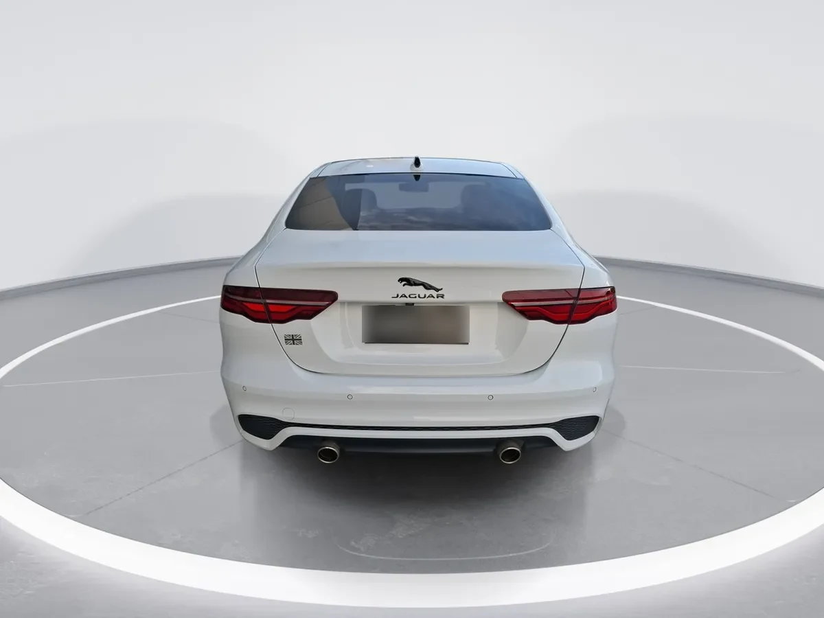 Jaguar Xe 2.0 R Dynamic 4x2 At año 2025