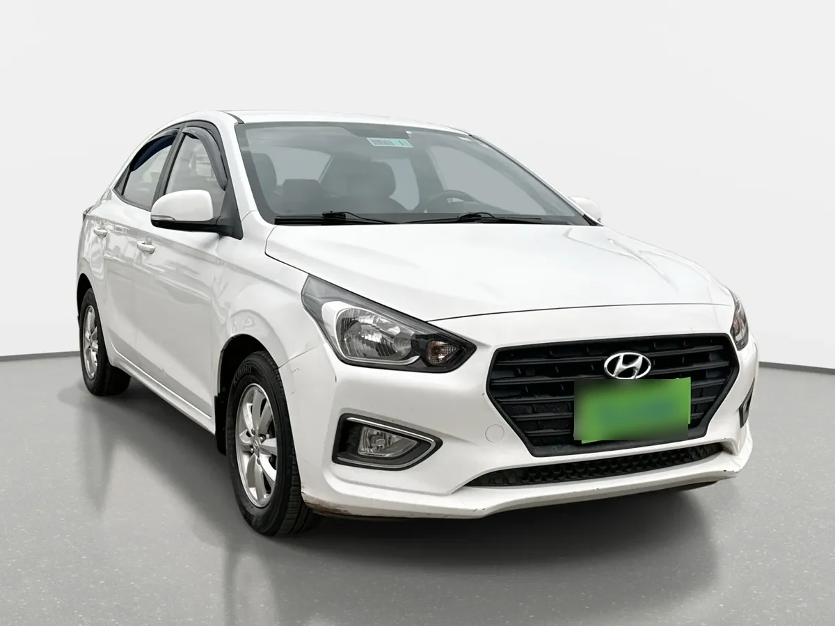 Hyundai Verna 1.4 Cb Plus 4x2 Mt5 4p año 2021