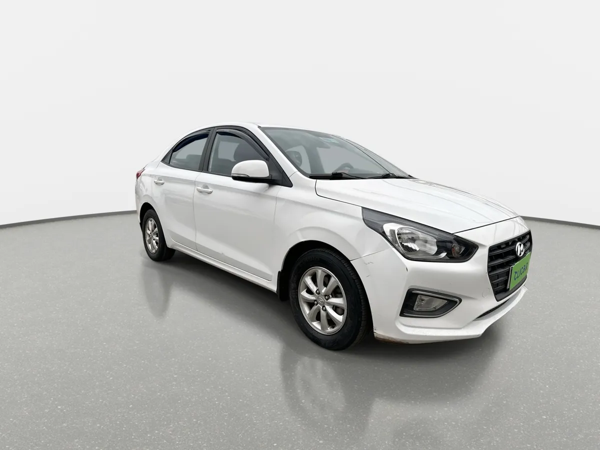 Hyundai Verna 1.4 Cb Plus 4x2 Mt5 4p año 2021