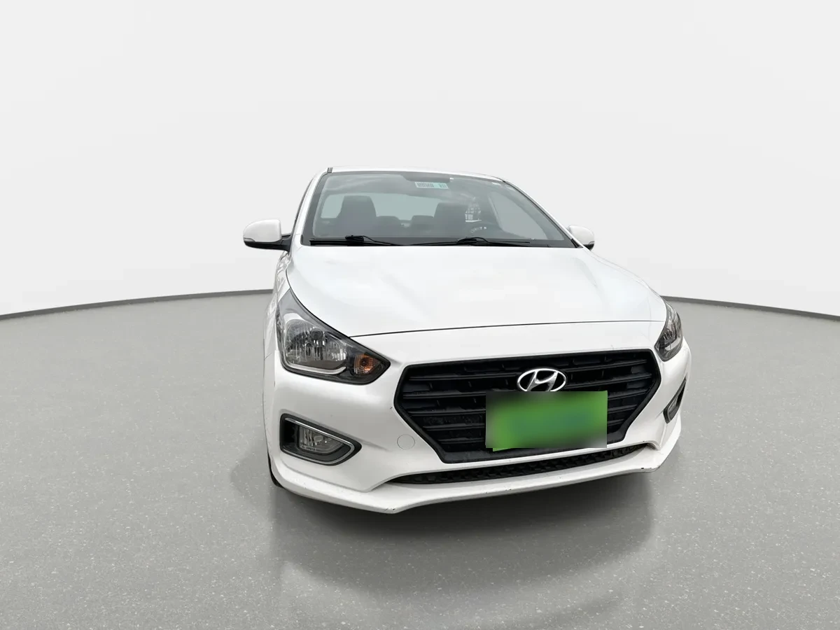Hyundai Verna 1.4 Cb Plus 4x2 Mt5 4p año 2021
