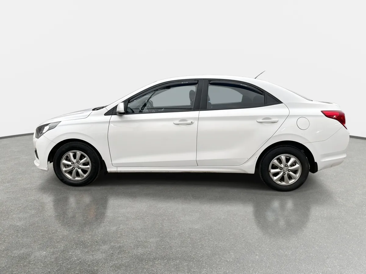 Hyundai Verna 1.4 Cb Plus 4x2 Mt5 4p año 2021