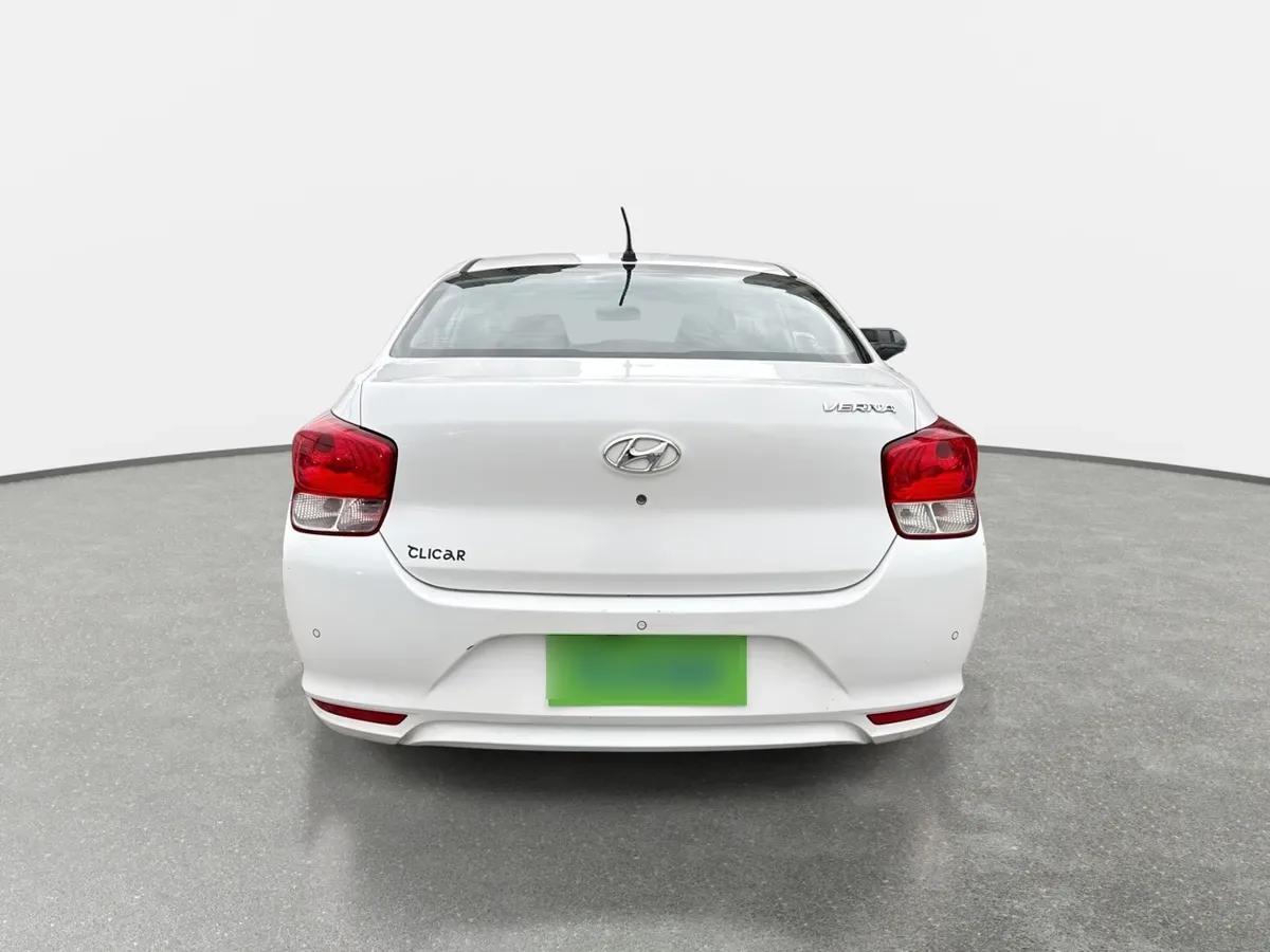 Hyundai Verna 1.4 Cb Plus 4x2 Mt5 4p año 2021