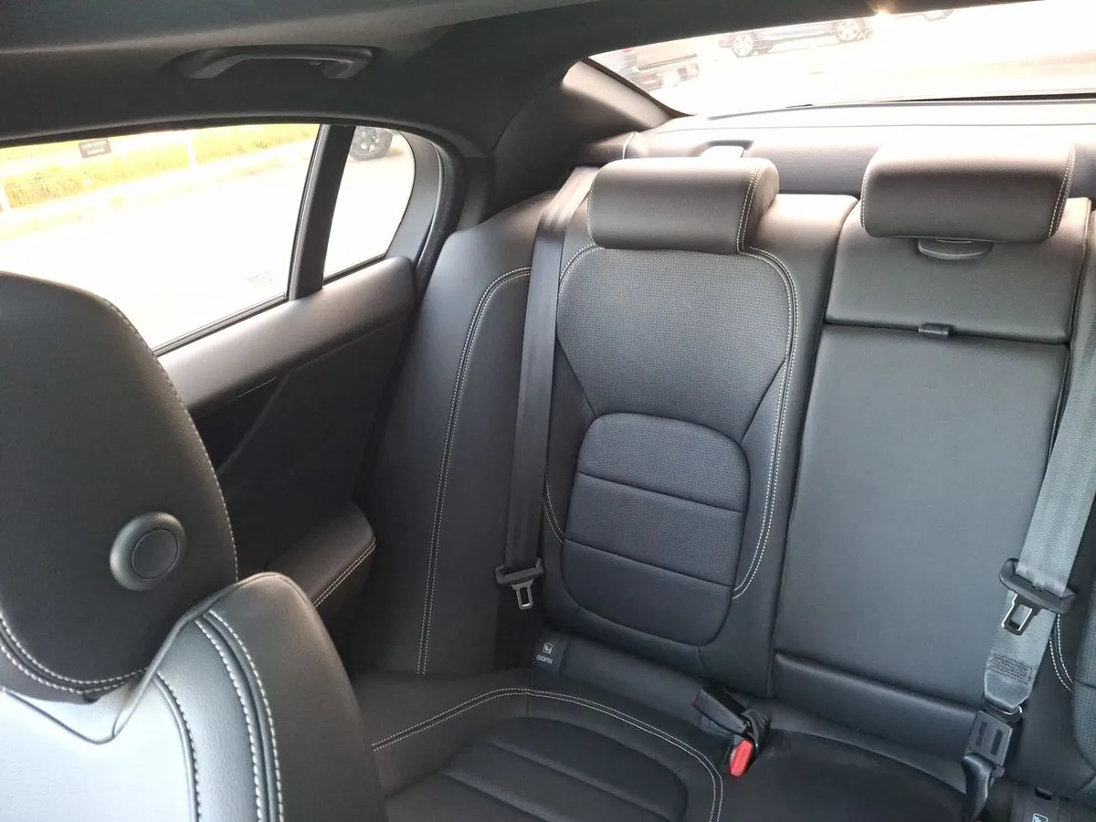 Jaguar Xe 2.0 R Dynamic 4x2 At año 2025
