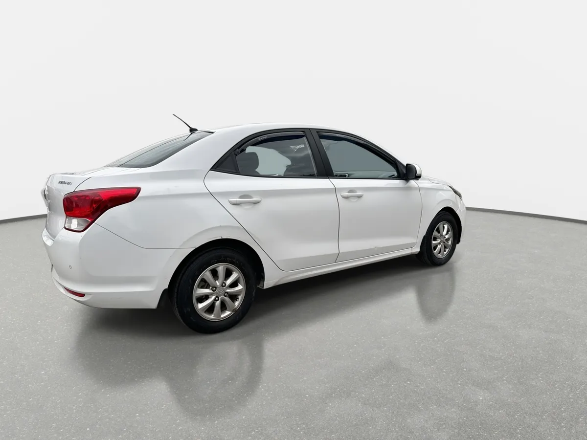 Hyundai Verna 1.4 Cb Plus 4x2 Mt5 4p año 2021