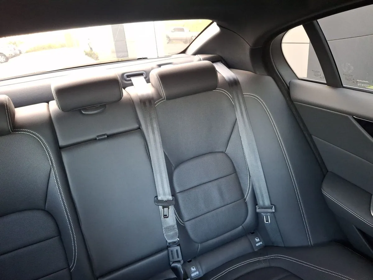Jaguar Xe 2.0 R Dynamic 4x2 At año 2025