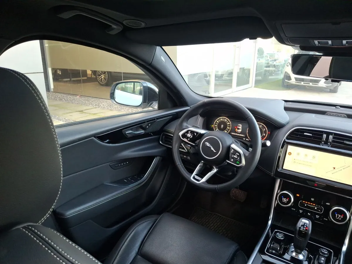 Jaguar Xe 2.0 R Dynamic 4x2 At año 2025