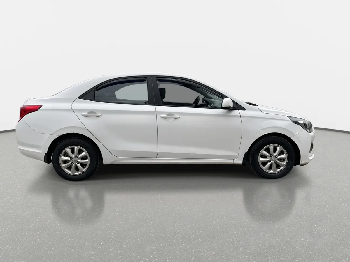 Hyundai Verna 1.4 Cb Plus 4x2 Mt5 4p año 2021