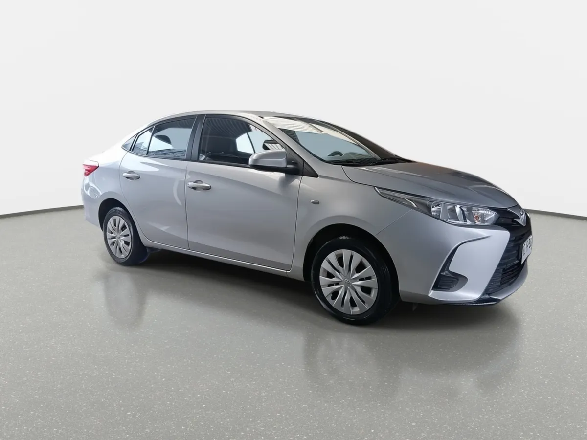 Toyota Yaris 1.5 Gli E 4x2 Mt 4p año 2022