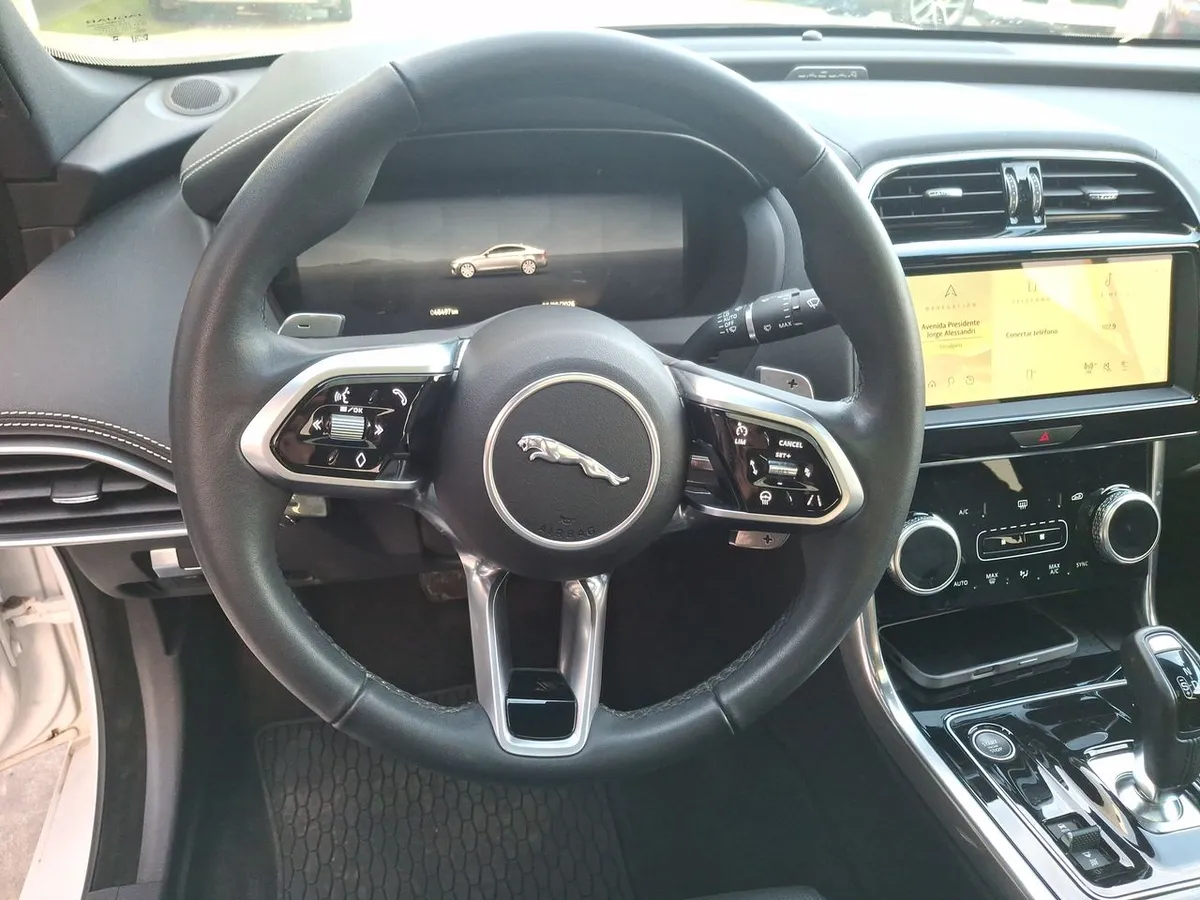 Jaguar Xe 2.0 R Dynamic 4x2 At año 2025