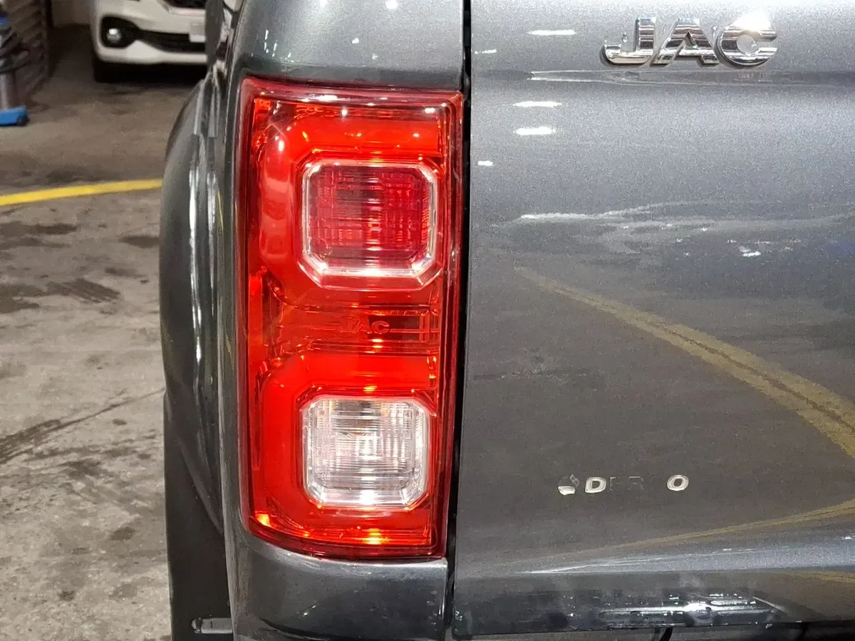 JAC T8 2.0 Comfort Diesel 4x2 Mt 4p año 2021