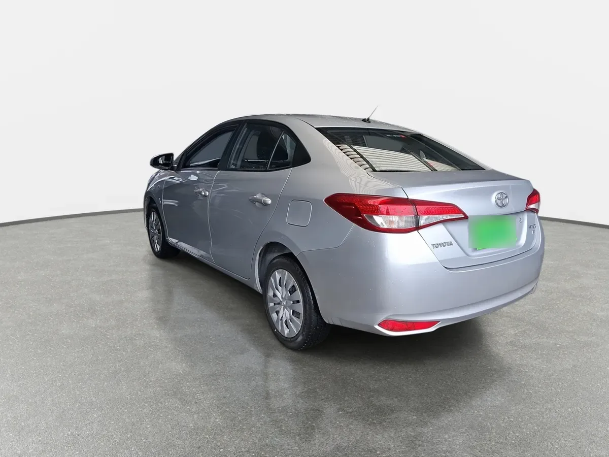 Toyota Yaris 1.5 Gli E 4x2 Mt 4p año 2022