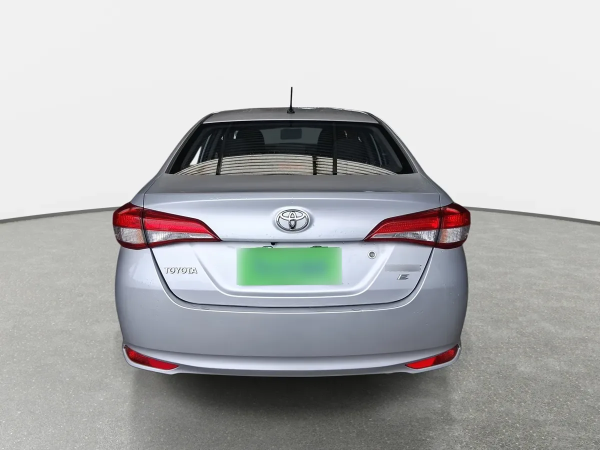 Toyota Yaris 1.5 Gli E 4x2 Mt 4p año 2022