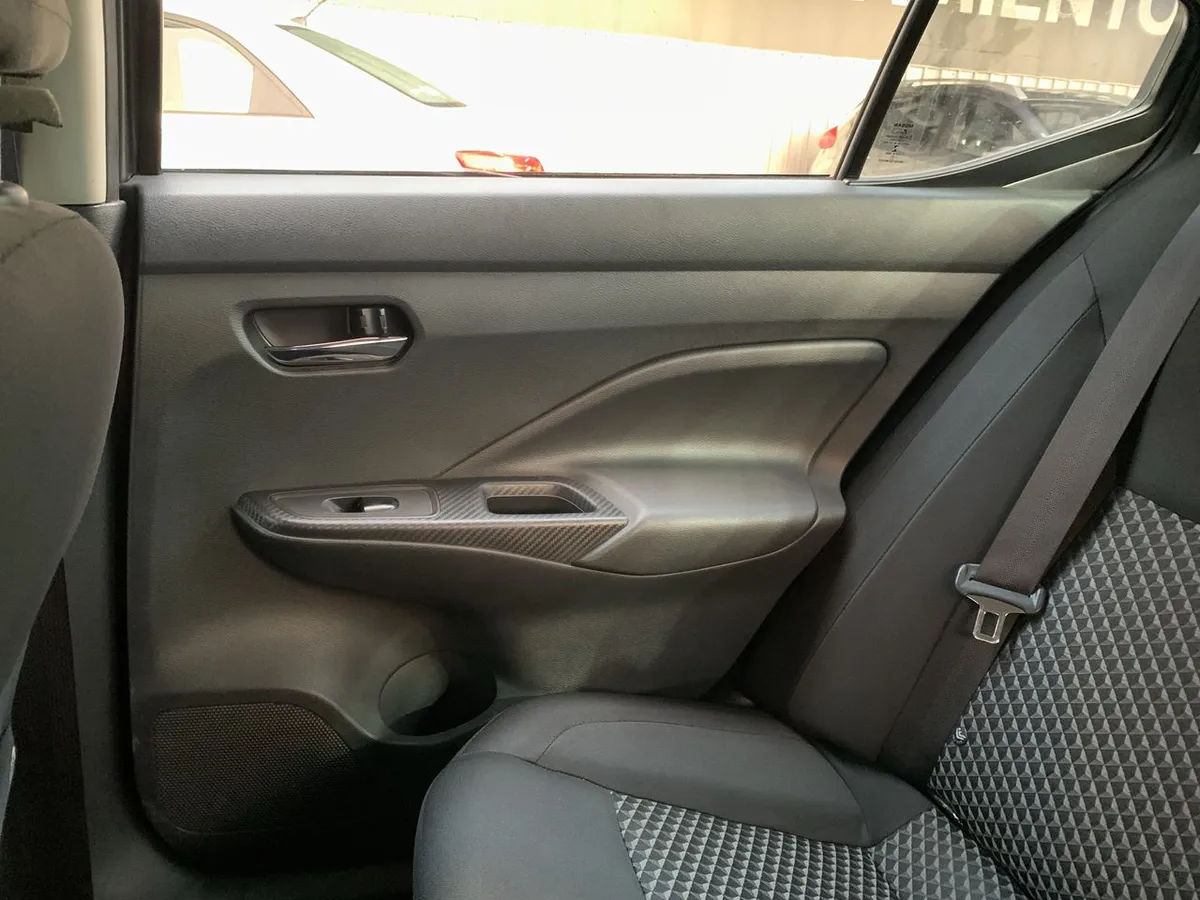 Nissan Versa 1.6 Sense 4x2 Mt 4p año 2021