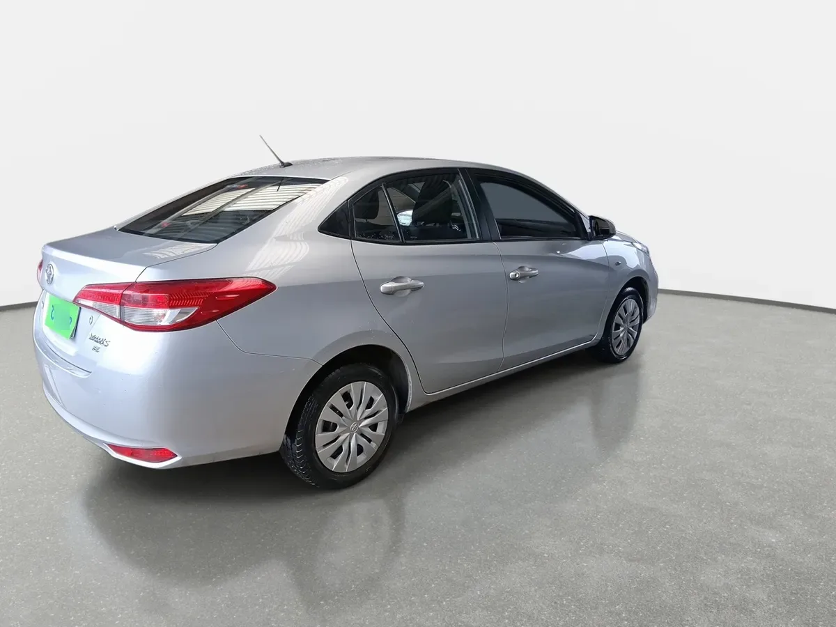 Toyota Yaris 1.5 Gli E 4x2 Mt 4p año 2022