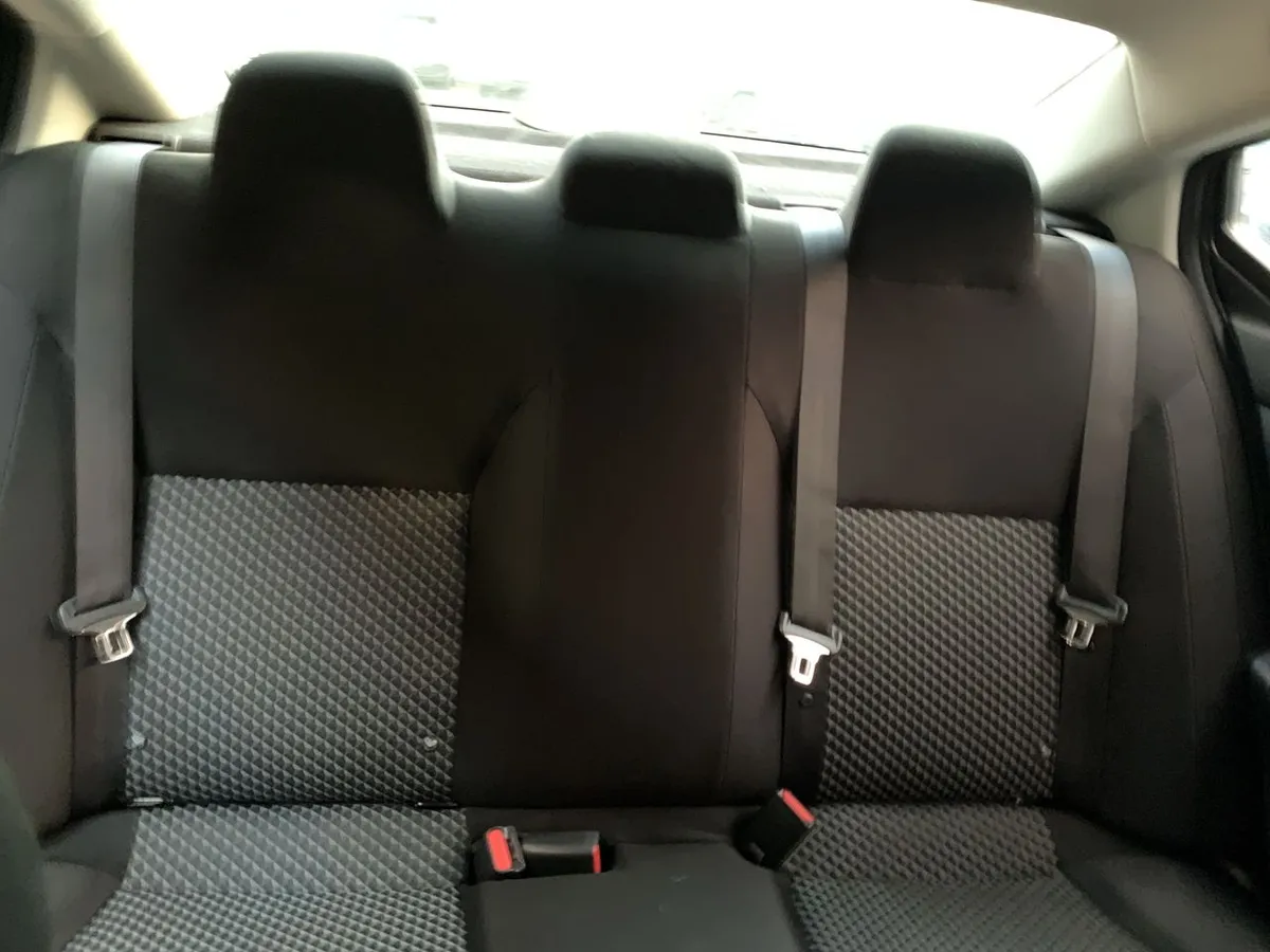 Nissan Versa 1.6 Sense 4x2 Mt 4p año 2021