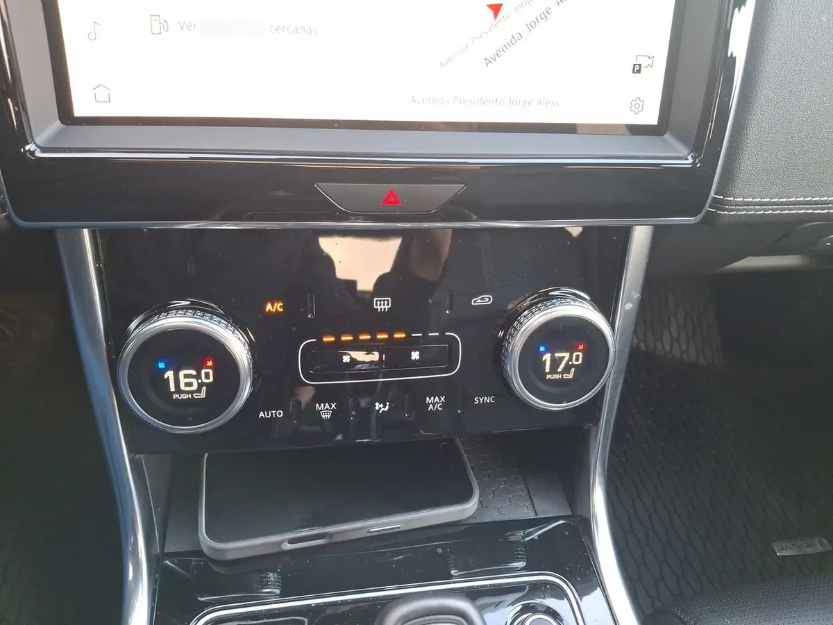 Jaguar Xe 2.0 R Dynamic 4x2 At año 2025