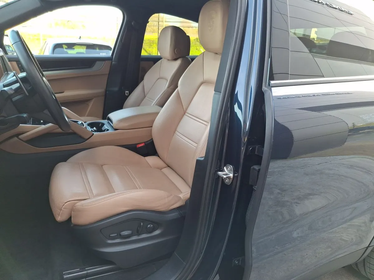 Porsche Cayenne 3.0 E-Hybrid Coupe 4x4 At 5p año 2025