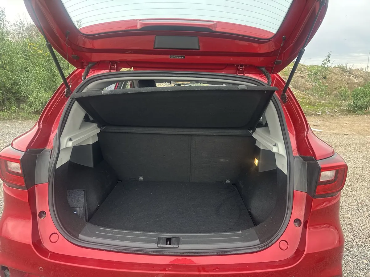 MG Mg Zs 1.5 Std 4x2 At 5p año 2024