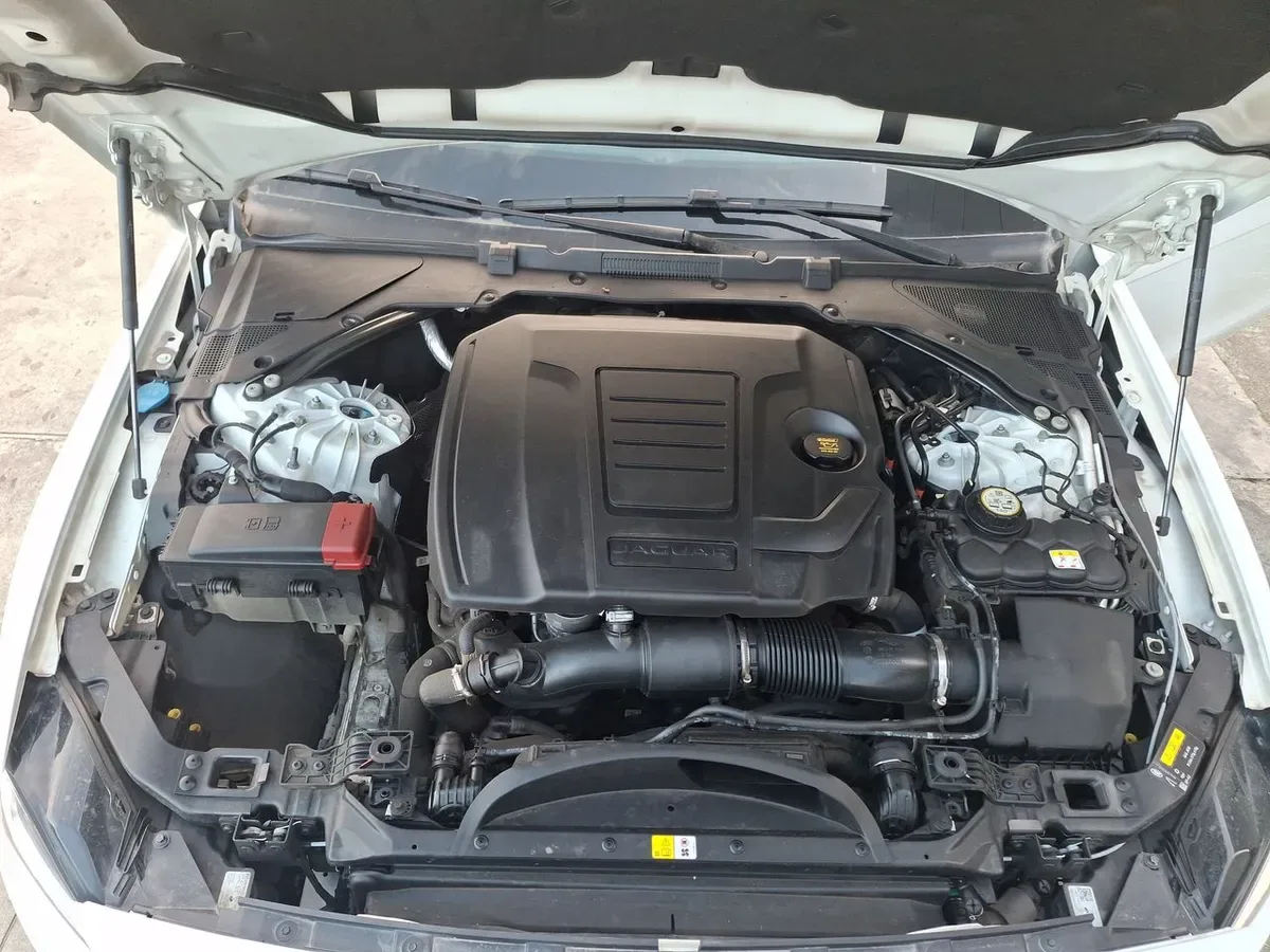 Jaguar Xe 2.0 R Dynamic 4x2 At año 2025